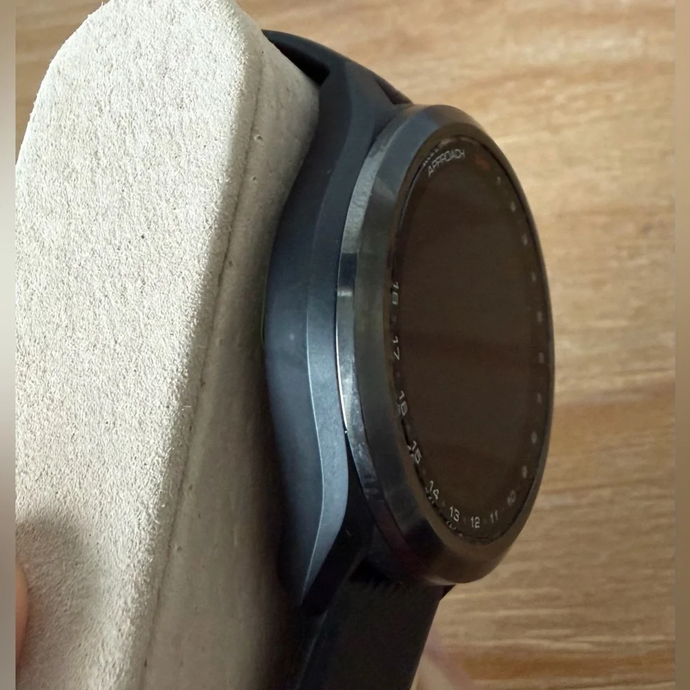 GARMIN Approach S42 GPS Golf Watch. Pre-Owned. Dust Plug. Great Condition. - Picture 3 of 12